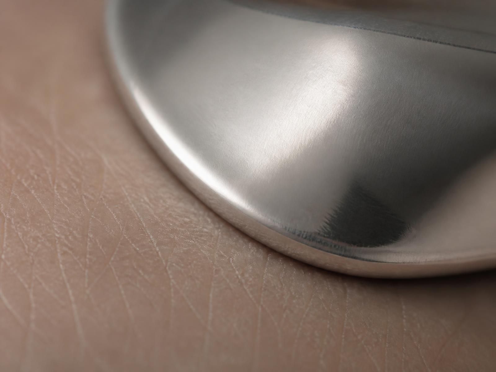 Macro de superficie de plata sobre piel
